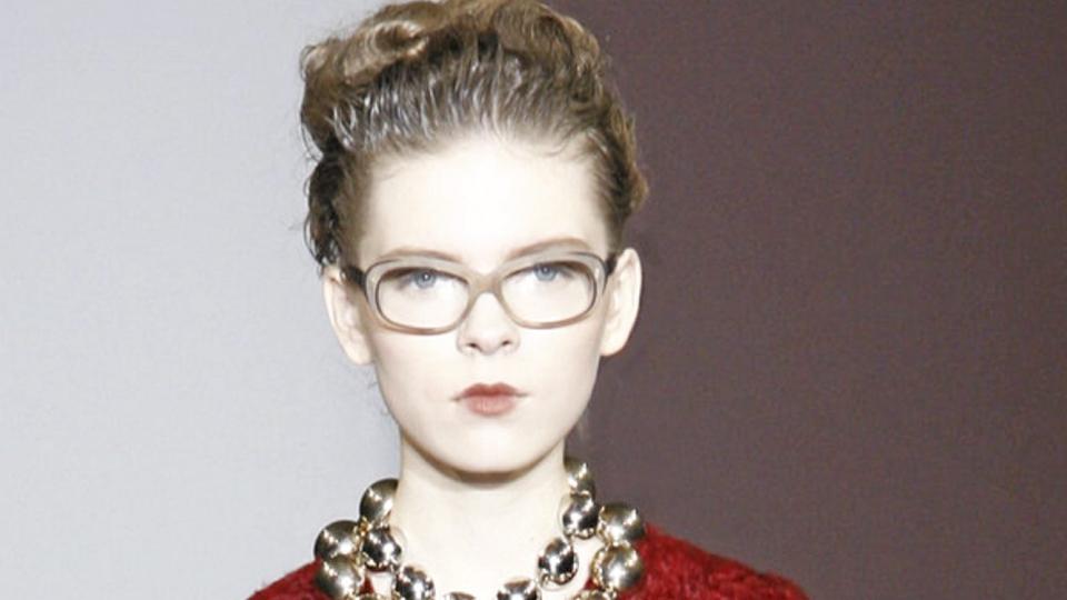 NERDELOOK: Tykke briller ble blant annet sett p� catwalken for Marni. Foto: Stella