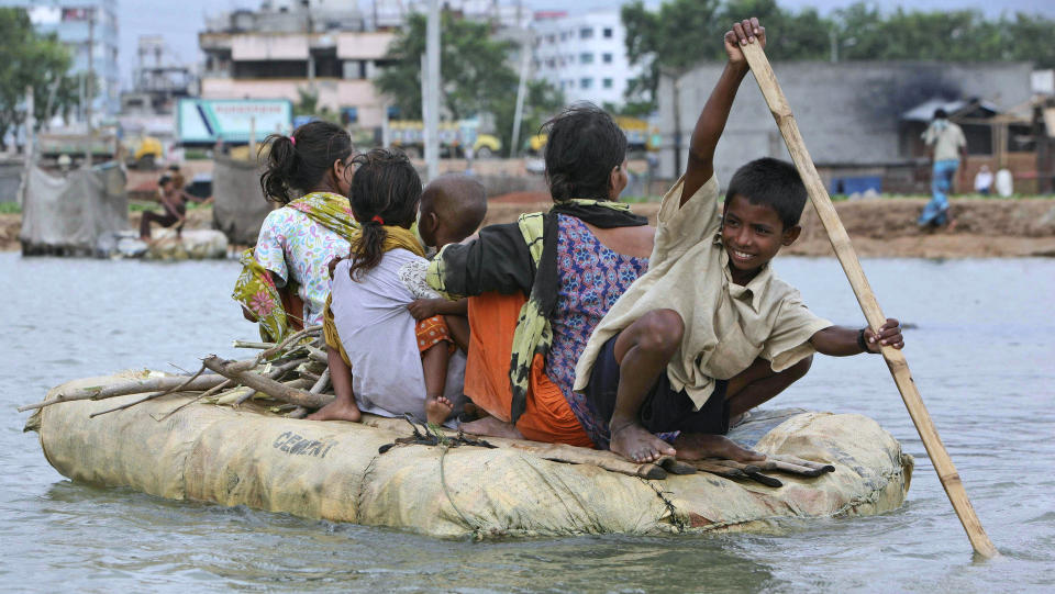 MEST UTSATT: Av alle folkeferd i verden er nordmenn minst s�rbare for klimaendringer, if�lge en ny rapport. Lutfattige Bangladesh er mest utsatt. Foto: AP/SCANPIX