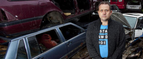Da Emil (39) kom hjem var bilen hans hogget opp