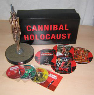 LUKSUSUTGAVE: Japansk DVD-boks med 45 cm h�y statue av jenta p� stolpen.