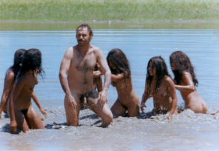 KOM FRA PORNOBRANSJEN: Men skuespiller Robert Kerman mener �Cannibal Holocaust� overg�r alt han ellers har spilt i, n�r det gjelder moralsk fordervelse.