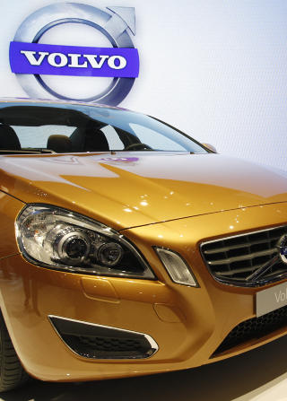UTFORDREREN: Volvos mest sportslige bilmodell til n�, S60/V60, skal ta opp kampen mot Audi A4 og BMW 3-serie. Foto: REUTERS/SCANPIX