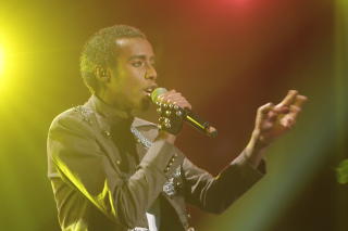 SANG HEAL THE WORLD
Mo var str�lende forn�yd med sin framf�relse i kveld.
Foto: Terje Bendiksby / Scanpix