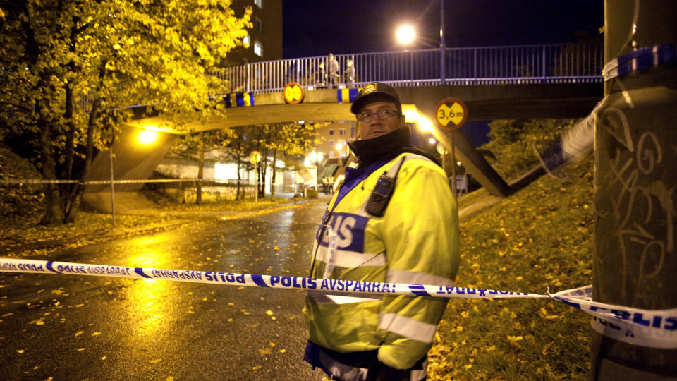 SKUDD I M�RKET: Den nye lasermannen i Sverige angriper folk med innvandrerbakgrunn etter m�rkets frembrudd.
Foto: Stig �ke J�nsson / Scanpix
