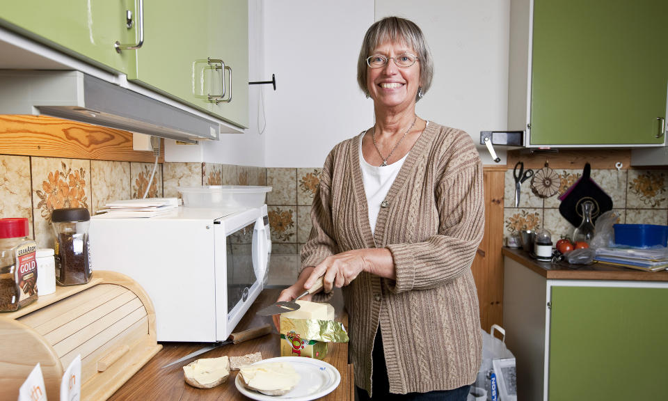 OMSTRIDT: Lege Annika Dahlqvist var mye syk og hadde vektproblemer. Hun slanket seg gjennom flere trenddietter f�r hun la om til LCHF. Hun har gitt ut flere b�ker, den siste har solgt 170 000 eksemplarer i Sverige. Foto: Mikael Sj�berg/Expressen