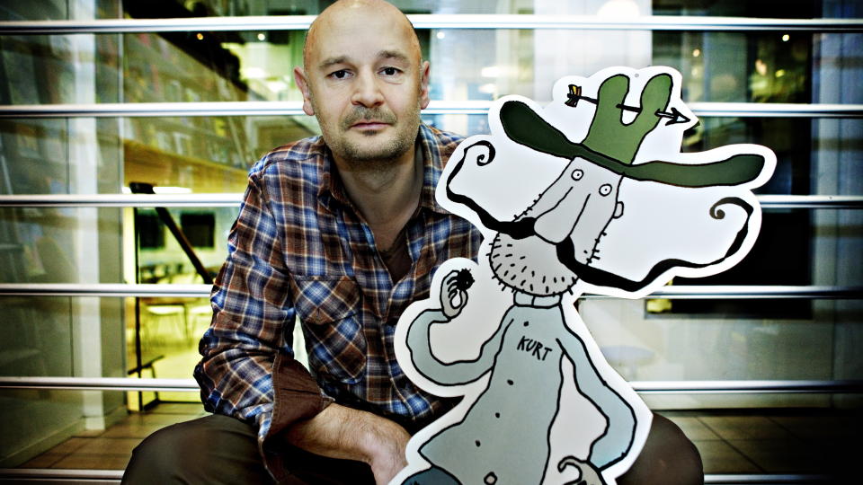 KURT KLAR IGJEN: Forfatter Erlend Loe er ute med en ny bok om truckf�reren Kurt. I �Kurt kur�r� kjemper truckf�reren mot sinte nordlendinger som vil at de tre nordligste fylkene skal l�srive seg fra resten av landet. Foto: Nina Hansen