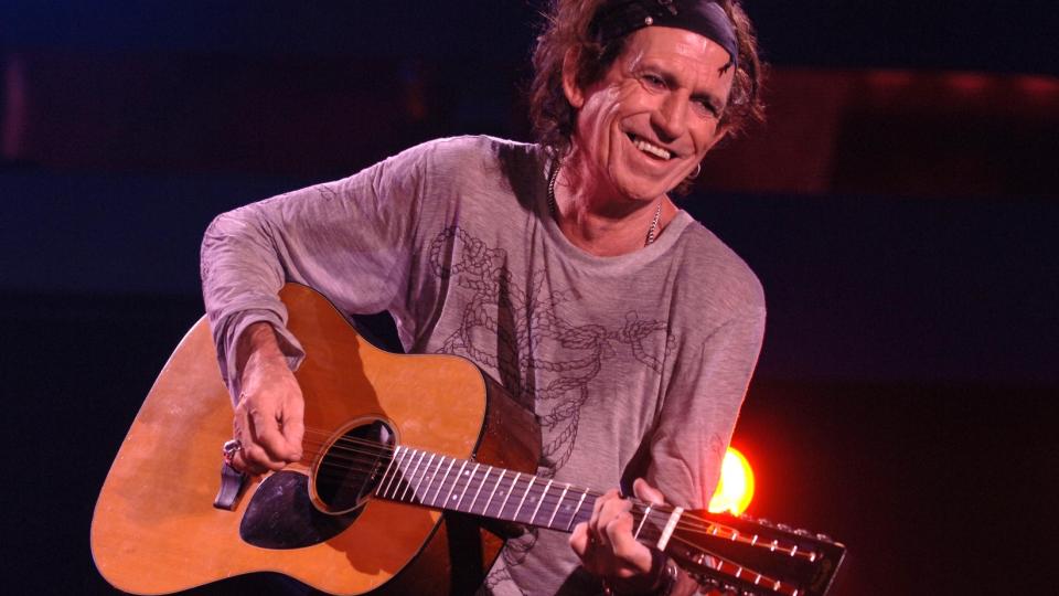 HALSBREKKENDE KARRIERE: Keith Richards skriver om �Livet� og vel s� det i sin selvbiografi, som ble utgitt i g�r. Den velskrevne boka har mye � by p�, b�de av musikk, barndom, festing, damer og dop. Foto: Bazar