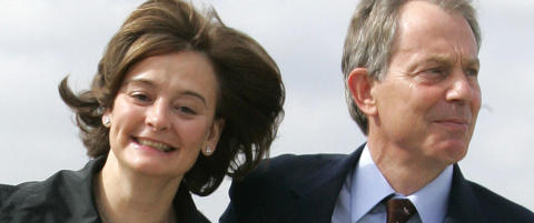 Cherie Blair solgte klokke fra Berlusconi p� eBay
