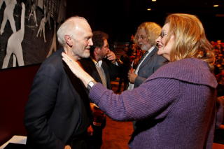 HYLLET: Forlagssjef Geir Berdahl ble i g�r hyllet p� jubileumsfesten til Oktober. Mange gir han all �re for forlagets store suksess. Foto: Scanpix
