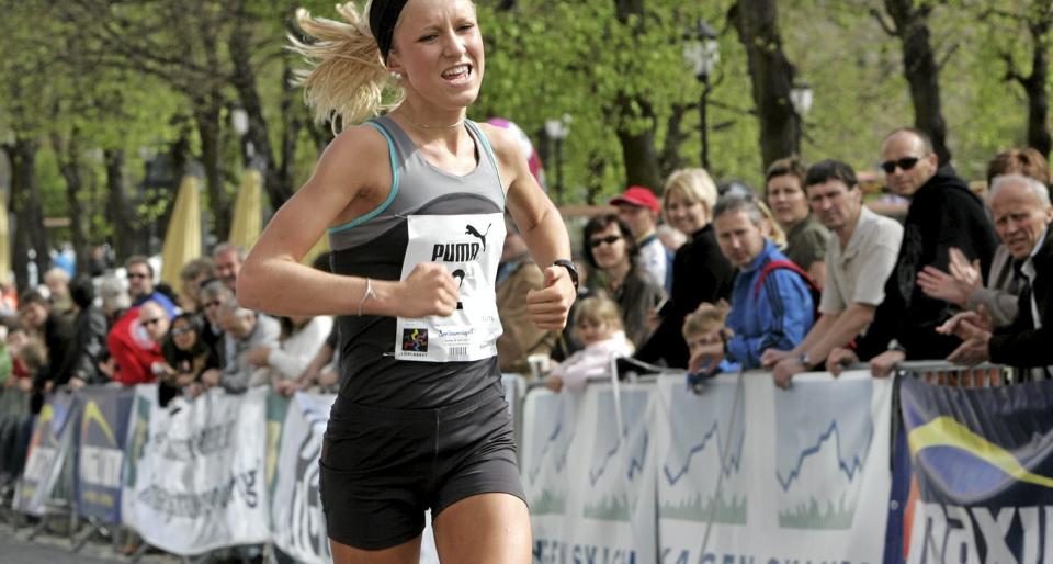 BLIR SMART: Aktiviteter som gir h�y puls skiller ut proteinstoffer som gir bedre hukommelse. Her er Karoline Bjerkeli Gr�vdal i ferd med � vinne Sentrumsl�pet i Oslo. FOTO: Bj�rn Sigurds�n, Scanpix