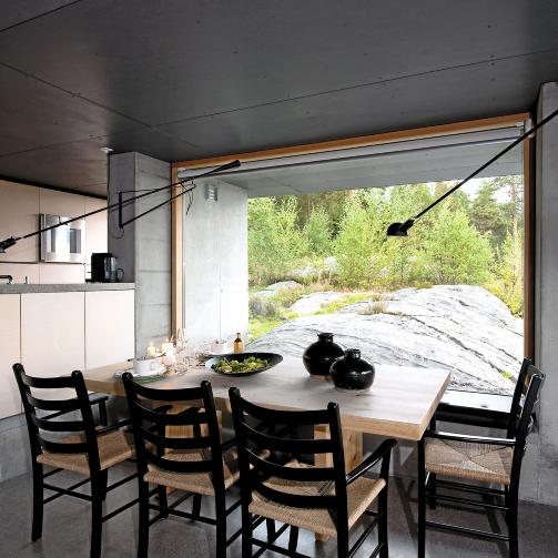Tidl�st utsyn: Fra stuen ser man rett ut p� det glattskurte svaberget.  Foto: Espen Gr�nli