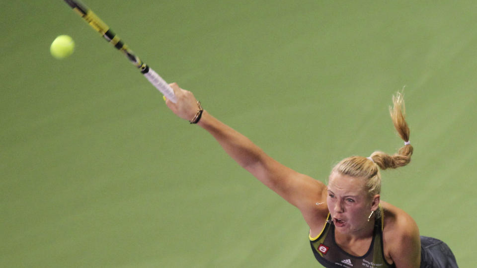KRAFT: Caroline Wozniacki sikret topplassering p� WTA-rankingens utgang med kveldens seier mot Francesca Schiavone. 20-�ringen er den yngste verdensener ved sesongslutt siden Martin Hingis i 1997. Foto: Karim Jaafar, AFP/Scanpix