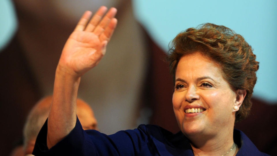 F�RSTE KVINNLIGE PRESIDENT: Dilma Rousseff ser ut til � vinne en soleklar seier i den andre runden av Brasils presidentvalg s�ndag. Foto: REUTERS / Ricardo Moraes / SCANPIX De fleste velgerne i den viktige delstaten Minas Gerais har bestemt seg for � stemme p� Arbeiderpartiets kandidat Dilma Rousseff. Den som vinner delstaten, vinner trolig ogs� valget. Foto: REUTERS/SCANPIX AF