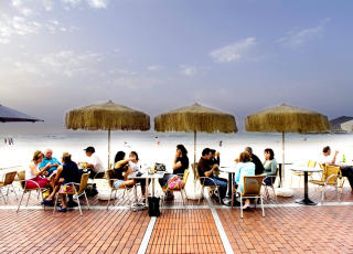 GRAN CANARIA:  Storbyliv i las Palmas kombinert med den flotte las Canteras-stranda. Foto: JOHN TERJE PEDERSEN/Dagbladet