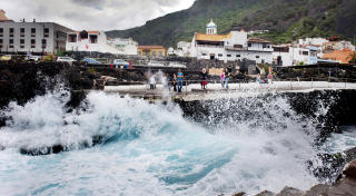 TENERIFE:  Havsbadene i Garachico under en storm. Foto: JOHN TERJE PEDERSEN/Dagbladet