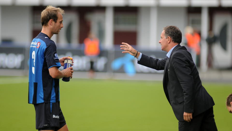 I SAMTALER: Trener Jan J�nsson forlater Stab�k, men Jon Inge H�iland vurderer � fortsette i klubben.
Foto: Rune Stoltz Bertinussen / Scanpix .