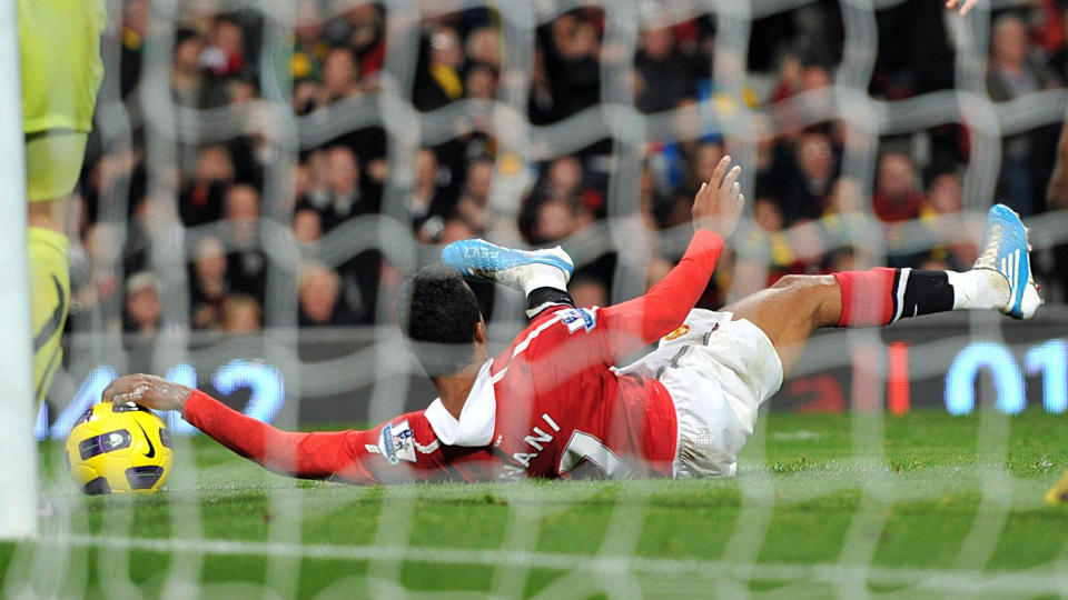 OMSTRIDT SCORING: Nanis scoring var tema for heftige debatter etter Manchester Uniteds 2-0-seier mot Tottenham l�rdag kveld. Foto: AP Photo/PA, Martin Rickett
