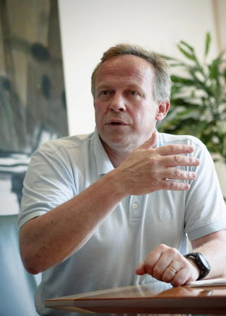 REAGERER: Landbruksminister Lars Peder Brekk (Sp). Foto: Lars Lindqvist / Dagbladet