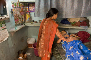 Indiske Promila (22) mistet babyen Arjun. Han fikk lungebetennelse, en sykdom som er enkel � behandle med antibiotika.