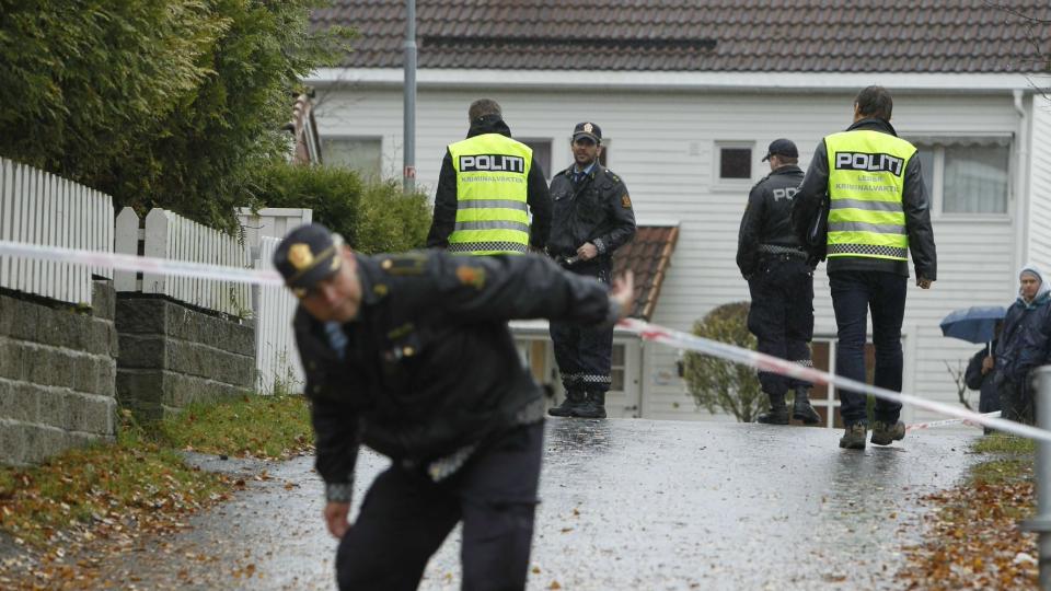 DRAPSALARM: Politiet har satt i gang full drapsetterforskning etter at en mann ble funnet d�d p� Mortensrud i Oslo. Foto: Bj�rn Langsem