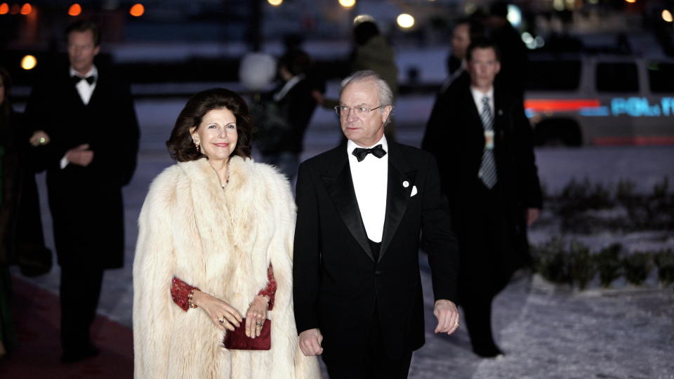SJOKKBOK: I morgen kommer boka �Den motvillige monarken - Carl XVI Gustaf� i svenske butikkhyller. Den har skapt sjokkb�lger i det svenske hoffet.    FOTO: HENNING LILLEG�RD/DAGBLADET