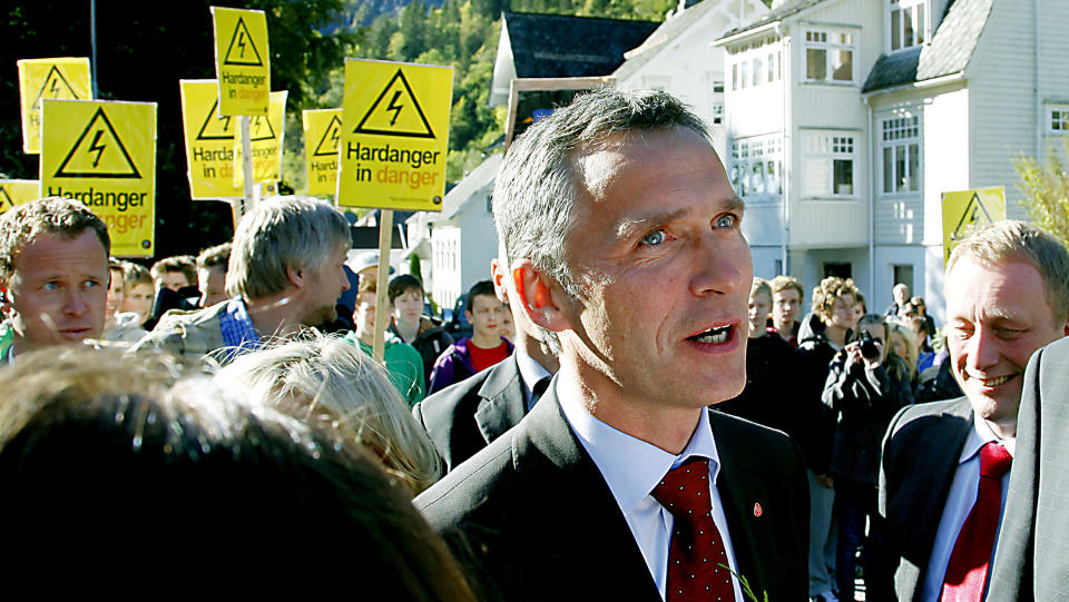 TAR SATS: Med gode meningsm�linger i ryggen tar Stoltenberg sats og langer ut mot h�yresida. Foto: Jacques Hvistendahl/Dagbladet