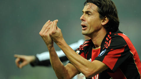 KLASSIKER: Inzaghi protesterer p� en Webb-avgj�relse slik bare en italiener kan. Foto: AFP PHOTO / GIUSEPPE CACACE