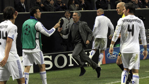 GLEDESSPURT: S� glad ble Jos� Mourinho over utlikningen til Pedro Leon. Foto: Alessandro Bianchi/REUTERS