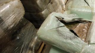 25 TONN: Det var en god dag p� jobb for amerikansk grensepoliti. De oppdaget i g�r en smuglertunnel mellom USA og Mexico, og kunne beslage over 25 tonn marihuana. AP Photo/Lenny Ignelzi