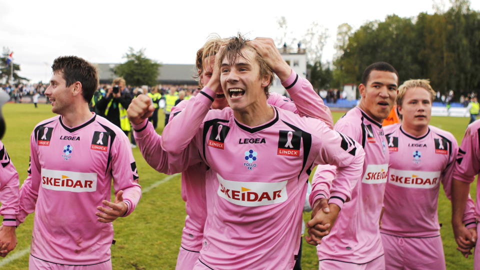 CUPFINALEKLARE: Follo jubler etter 3-2 over Rosenborg i cupsemifinalen. N� rykker klubben ned i 2. divisjon p� grunn av svak �konomi. Foto: Scanpix