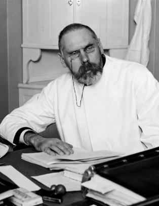 - Gaustad Asyl trenerte biografien min