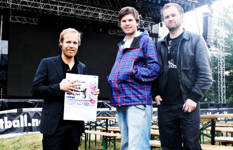 KONKURS: Sondre Sommerfelt og arrangørene Magnus Ulvik og Gaute Haaversen Westhassel (t.h.) før festivalen i 2008. Foto: Geir Barstein KONKURS: Sondre Sommerfelt og arrangørene Magnus Ulvik og Gaute Haaversen Westhassel (t.h.) før festivalen i 2008. Foto: Geir Barstein