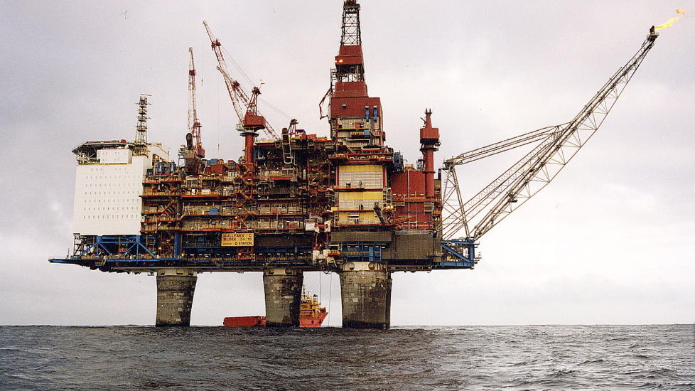 IKKE AVGJ�RENDE: Oljen er ikke avgj�rende for norsk �konomi i framtida, hevder SSB. Her er Gullfaks C, en av Statoils plattformer i Nordsj�en. Foto: �yvind Hagen/Statoil.