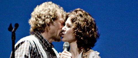 Se superparets nye musikkvideo