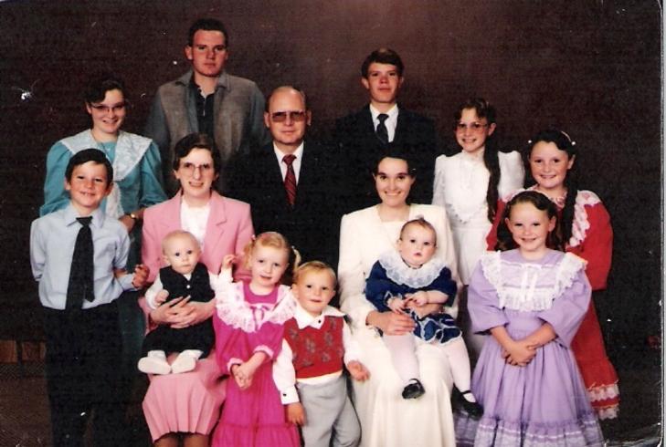 Stor familie: Richard Holm  med to av sine eks-koner og 11 av barna.