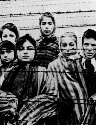 Fondsforvaltere svindlet holocaust-ofre for 250 mill.