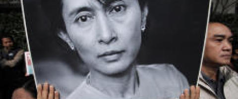 - Har signert ordren om l�slatelse av Suu Kyi