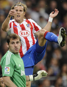 Atletico tilbyr Forlan til Real