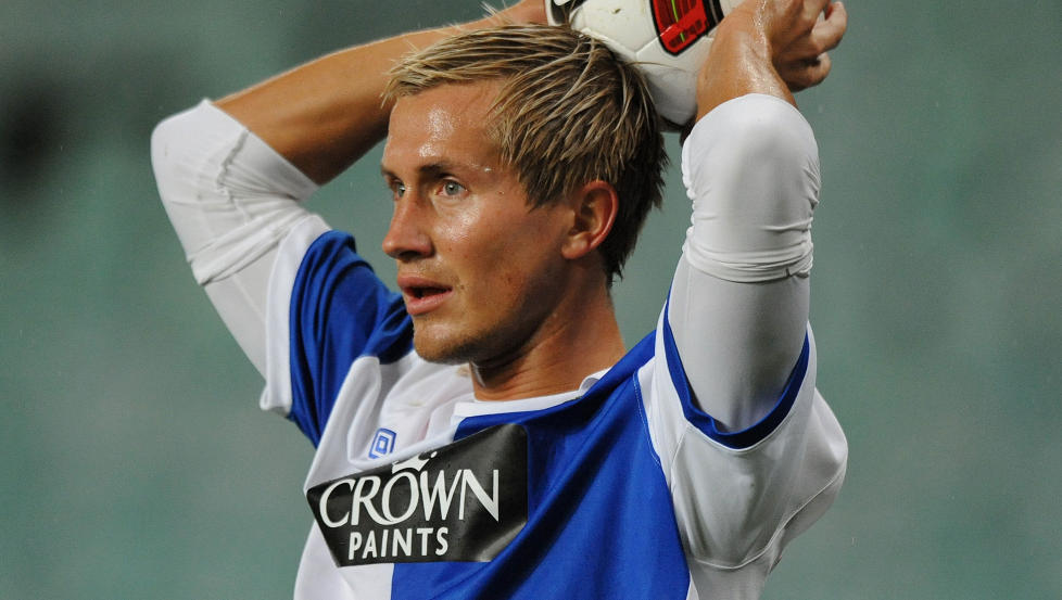 IKKE SINT: Morten Gamst Pedersen sier han var ferdig med saken da dommeren bl�ste av kampen. Gamsten ble sl�tt i magen av Newcastles Joey Barton i g�r. Foto: Greg Wood, AFP/Scanpix