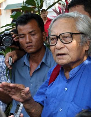 - Aung San Suu Kyi l�slates om f� timer