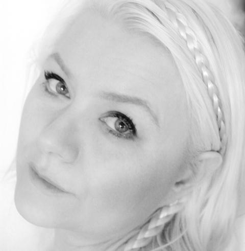 VENNINNER: Nina Christine Dahl begynte � lage nakenkalender til single venninner, men siden starten for ti �r siden har interessen �kt betraktelig. Foto: Privat