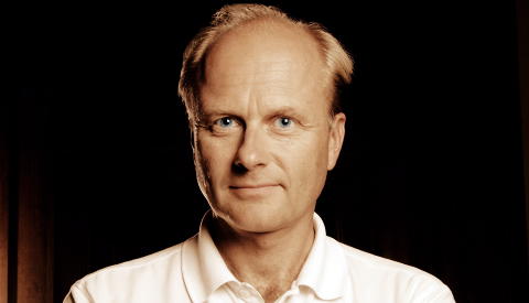 ADVARER: - Slik andre leser porno, har noen lest andres matoppskrifter og slanketips, sier professor Finn Sk�rderud. Foto: Privat