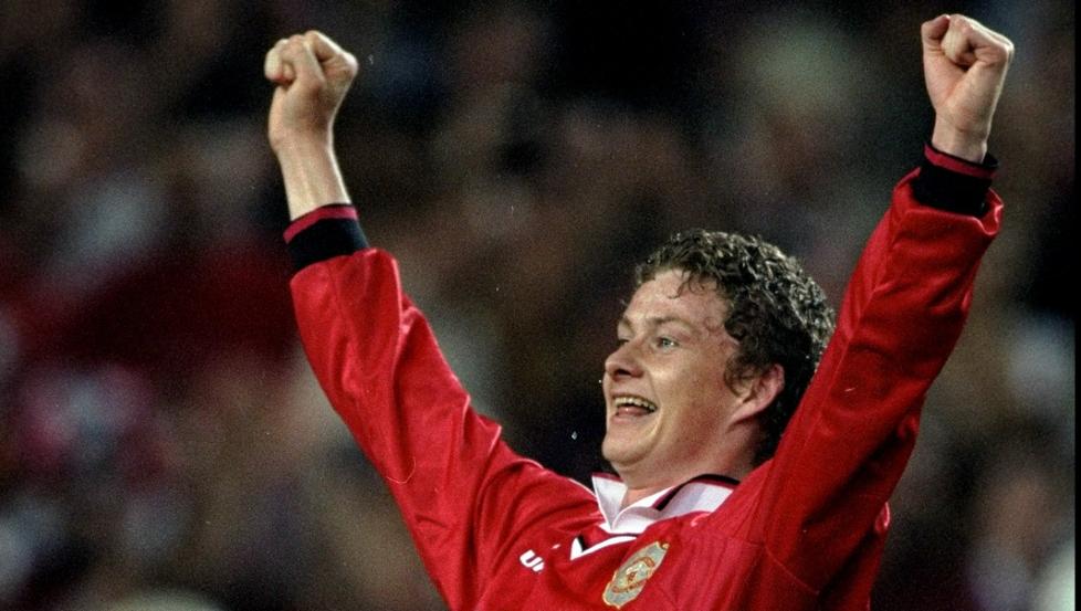 EVENTYRLIG: Solskj�rs liv har mange eventyrlige trekk, mener forfatter Endre Ruset. Her feirer Solskj�r Champions League-seieren i 1999. 
Foto: Phil Cole /Allsport