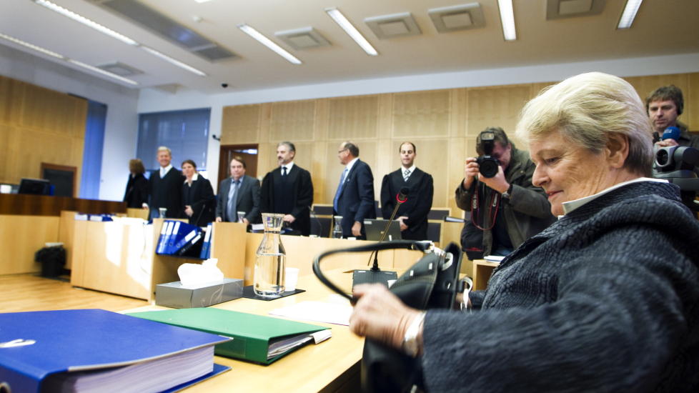 INGEN GRENSE: Da Gro Harlem Brundtland i dag vitnet i bedragerisaken mot de to tidligere stortingspolitikerne Magnus Stangeland og Anders Talleraas gjorde hun det klart at hun ikke ble gjort oppmerksom p� at det fantes en inntektsgrense for hva hun kunne tjene ved siden av pensjonen. I stedet sto den tidligere statsministeren fast ved at hun hadde blitt forklart at det bare gjaldt fast inntekt som kunne bidra til at hun ikke fikk utbetalt pensjonen. Foto: Berit Roald / Scanpix