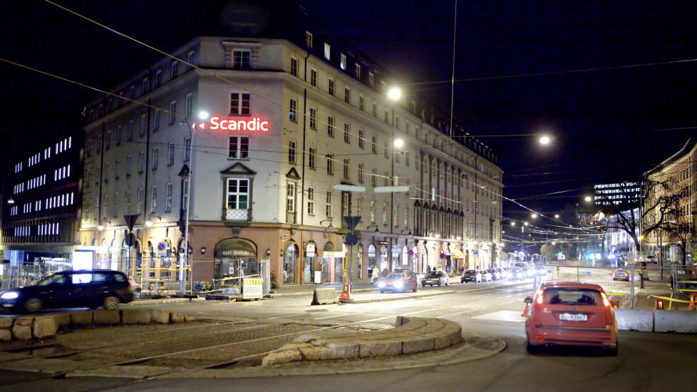 HER HADDE DE SITT HOVEDKVARTER: Den amerikanske ambassaden i Henrik Ibsens gate satte opp overv�kningsenheten i Handelsbygningen i dette bygget. 
Da brannvesenet dukket opp fors�kte en av de ansatte � stoppe dem, if�lge NRK. 
Foto: Lars Eivind Bones / Dagbladet