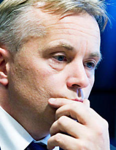 Varsler pressekonferanse om overvåkningssaken