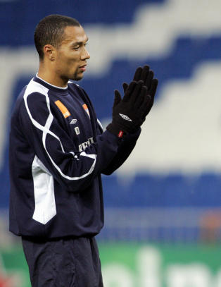 - Houllier tilgir Carew hvis han jobber hardt