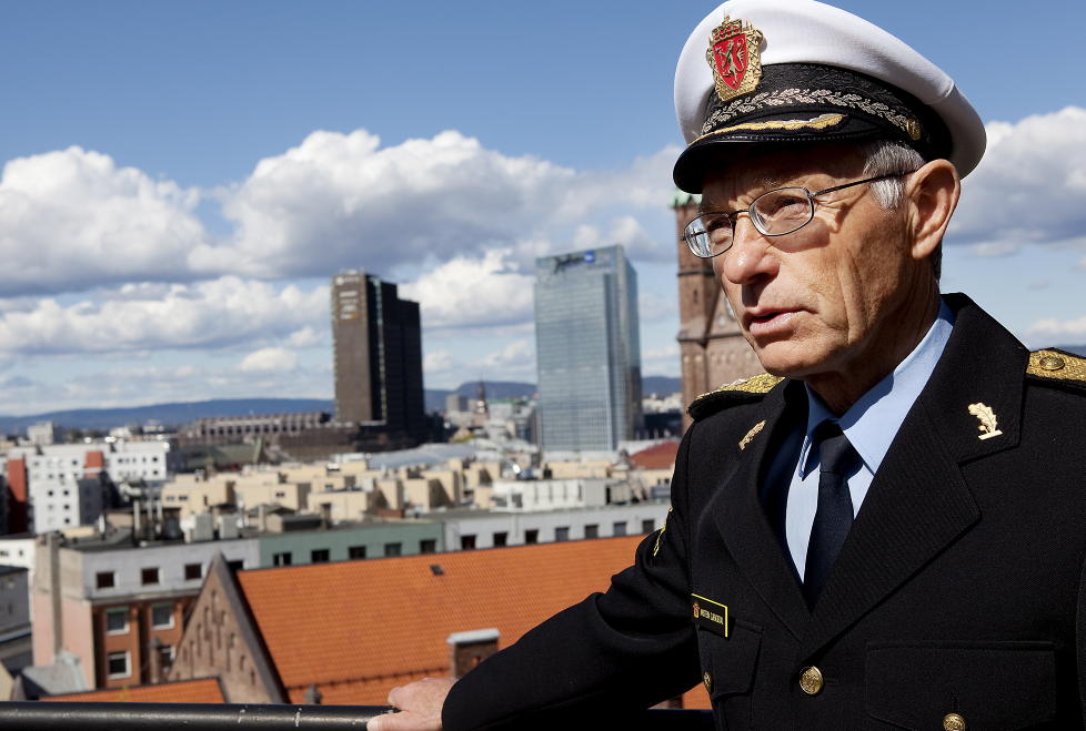 MER POLITI I GATENE: Politimester i Oslo, Anstein Gjengedal skal sende enda flere politifolk ut i hovedstadens gater til helga, i et h�p om � forhindre flere voldtekter.
Foto: Jon Terje Hellgren Hansen / Dagbladet
