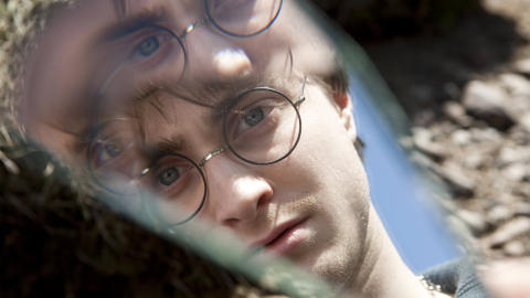 MANGE HARRYER: De syv filmene om Harry Potter har tatt tydelig forskjellige perspektiver p� ten�ringstrollmannen Harry. Bildet er fra den siste og svakeste filmen i serien, �Harry Potter og D�dstalismanene - Del 1�.