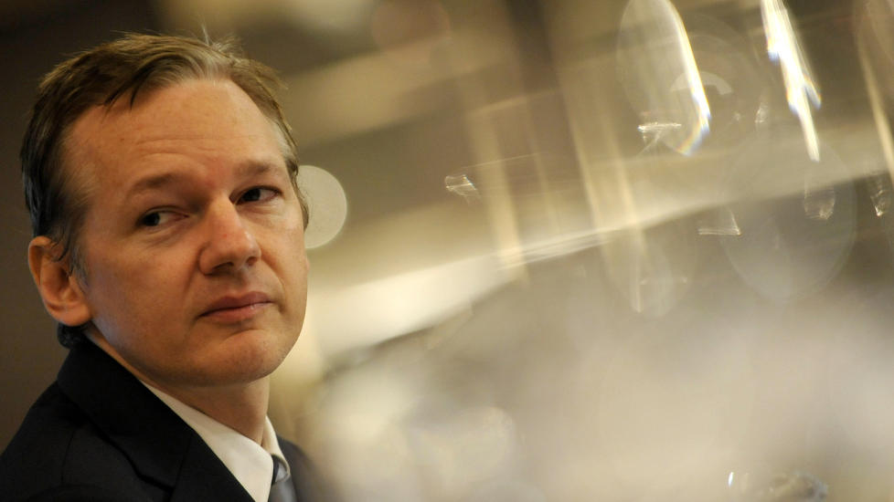 ETTERLYST OVER HELE VERDEN: Wikileaks-gr�nder Julian Assange er etterlyst over hele verden og befinner seg i Storbritannia. Der sier britisk politi at han vil bli p�grepet og utlevert til svenske myndigheter. Foto: AP Photo/Lennart Preiss/Scanpix